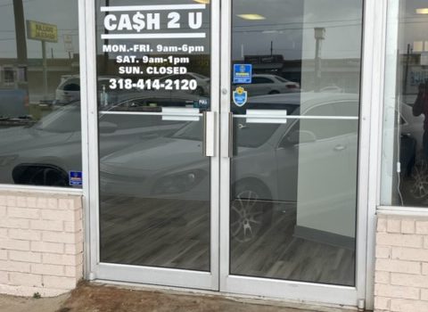 front door of payday loan service Cash 2 U in Vidalia, LA